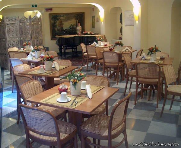 Hotel Novecento Рим Ресторант снимка